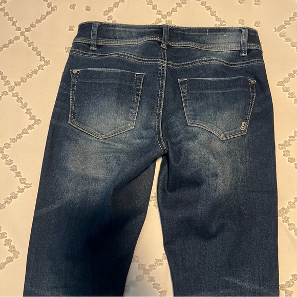 3D silver embellishments on unique jeans - Picture 7 of 9